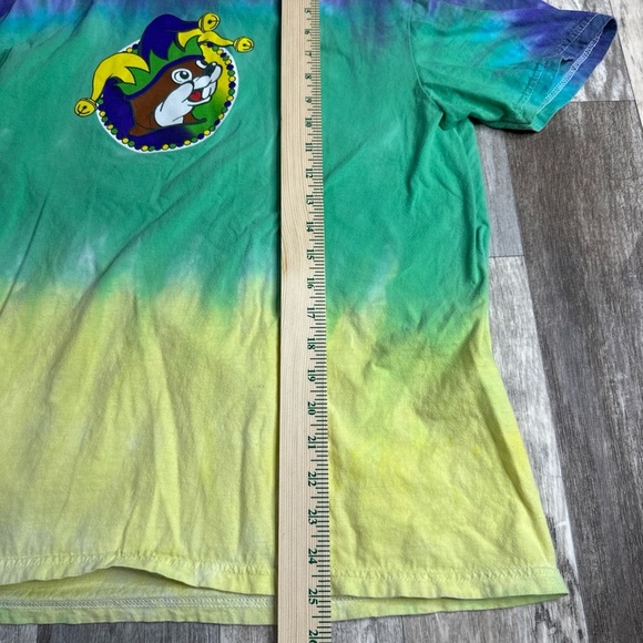Buc-ees Large Tie Dye Mardi Gras Shirt Peace Love Mardi Gras Purple Yellow Green - Picture 3 of 7
